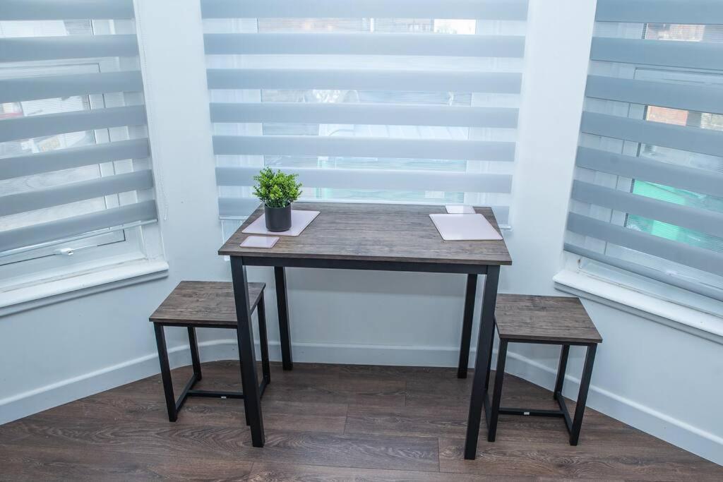Aylesbury Apartment 1 With Free Parking Екстер'єр фото