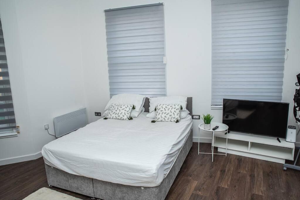Aylesbury Apartment 1 With Free Parking Екстер'єр фото